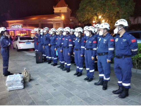 Saling membantu dan bekerja sama untuk memerangi epidemi: Bailikind menyumbangkan masker bedah sekali pakai dan sarung tangan nitril ke Xiamen